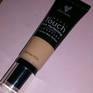 Younique mineral touch concealer